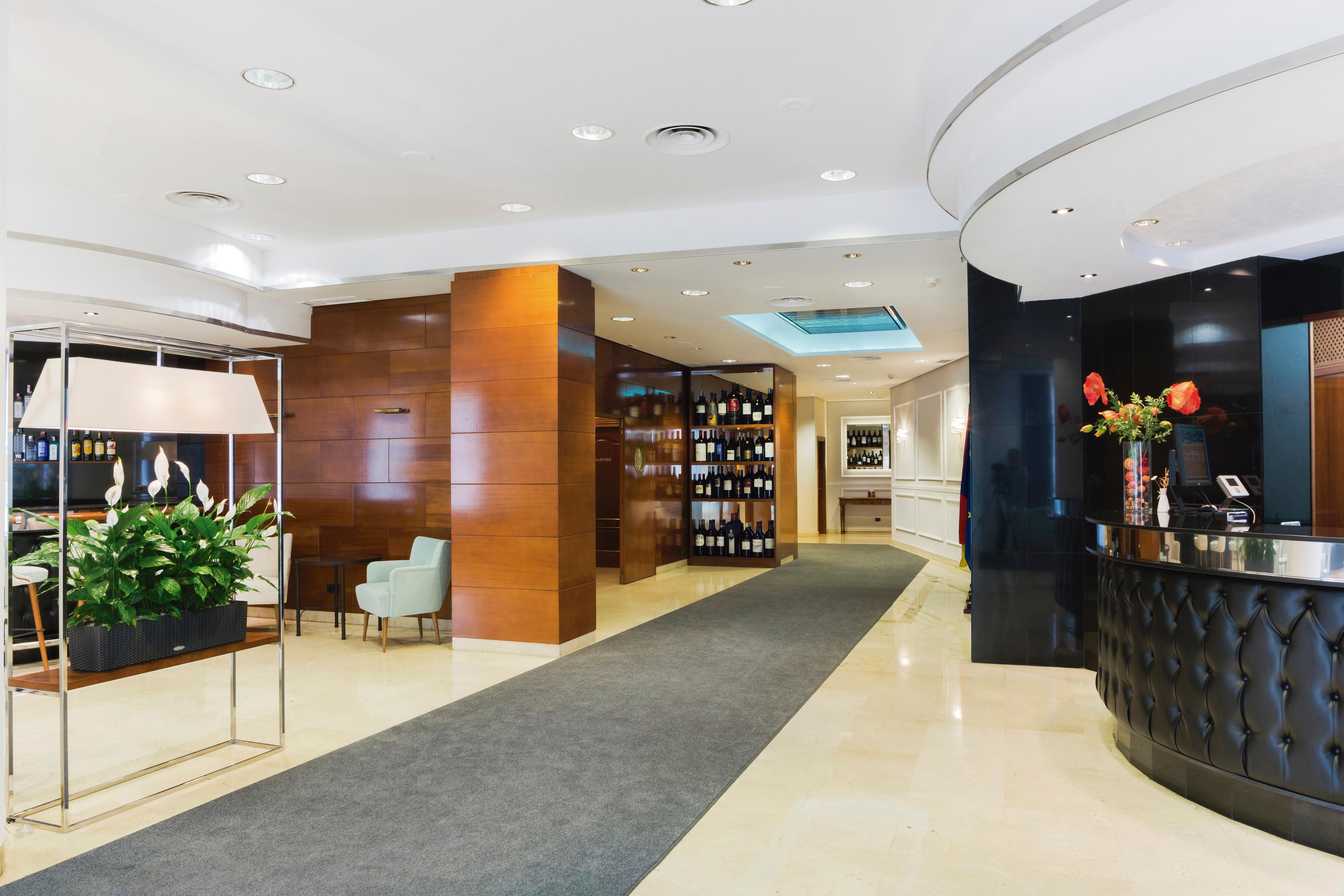 Hotel Gran Via โลโกรโญ ภายนอก รูปภาพ