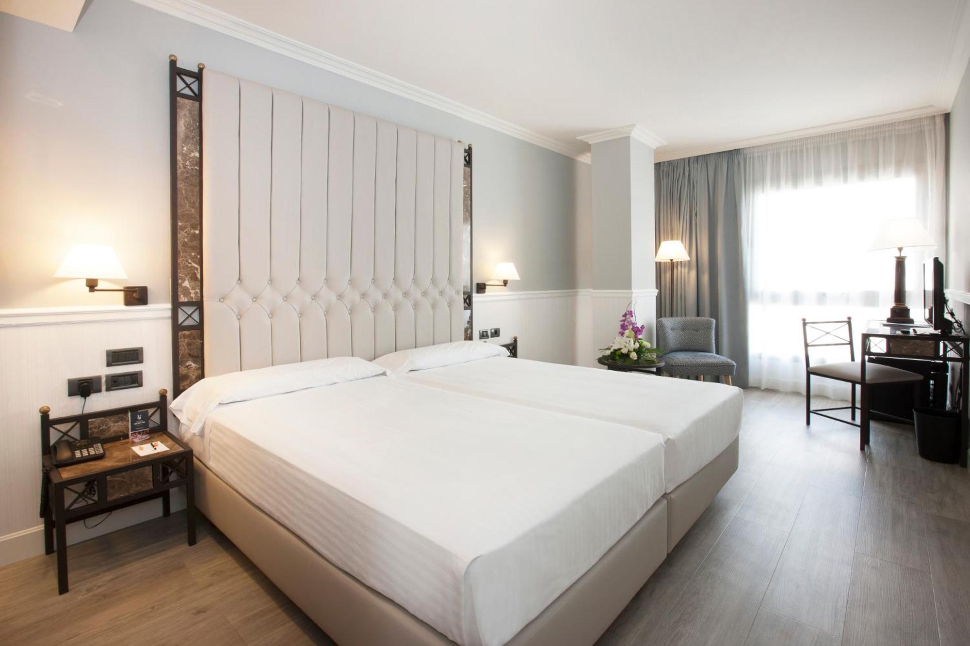 Hotel Gran Via โลโกรโญ ภายนอก รูปภาพ