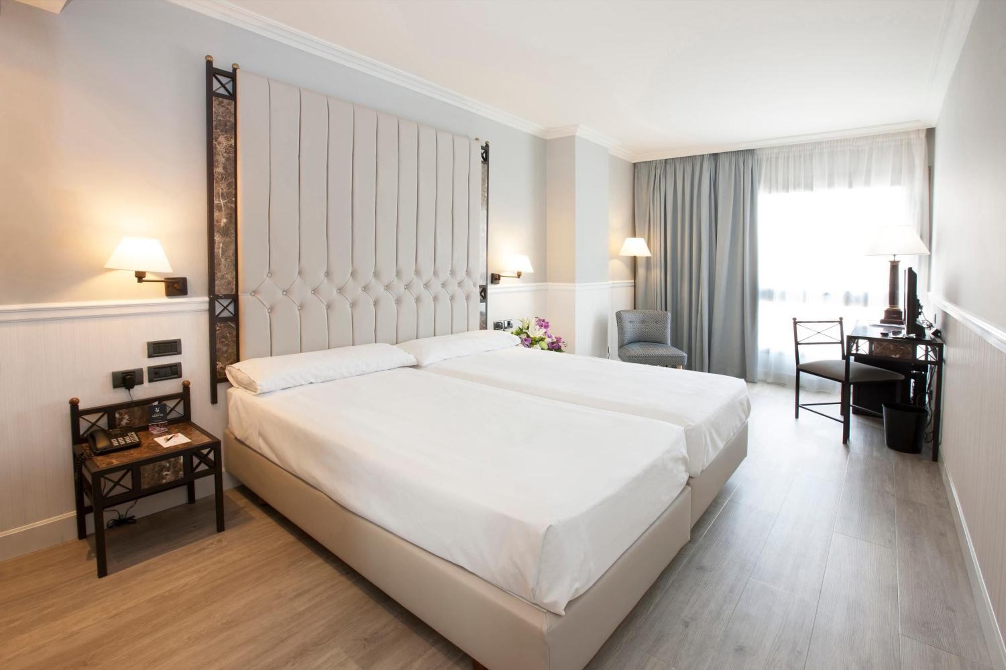 Hotel Gran Via โลโกรโญ ภายนอก รูปภาพ