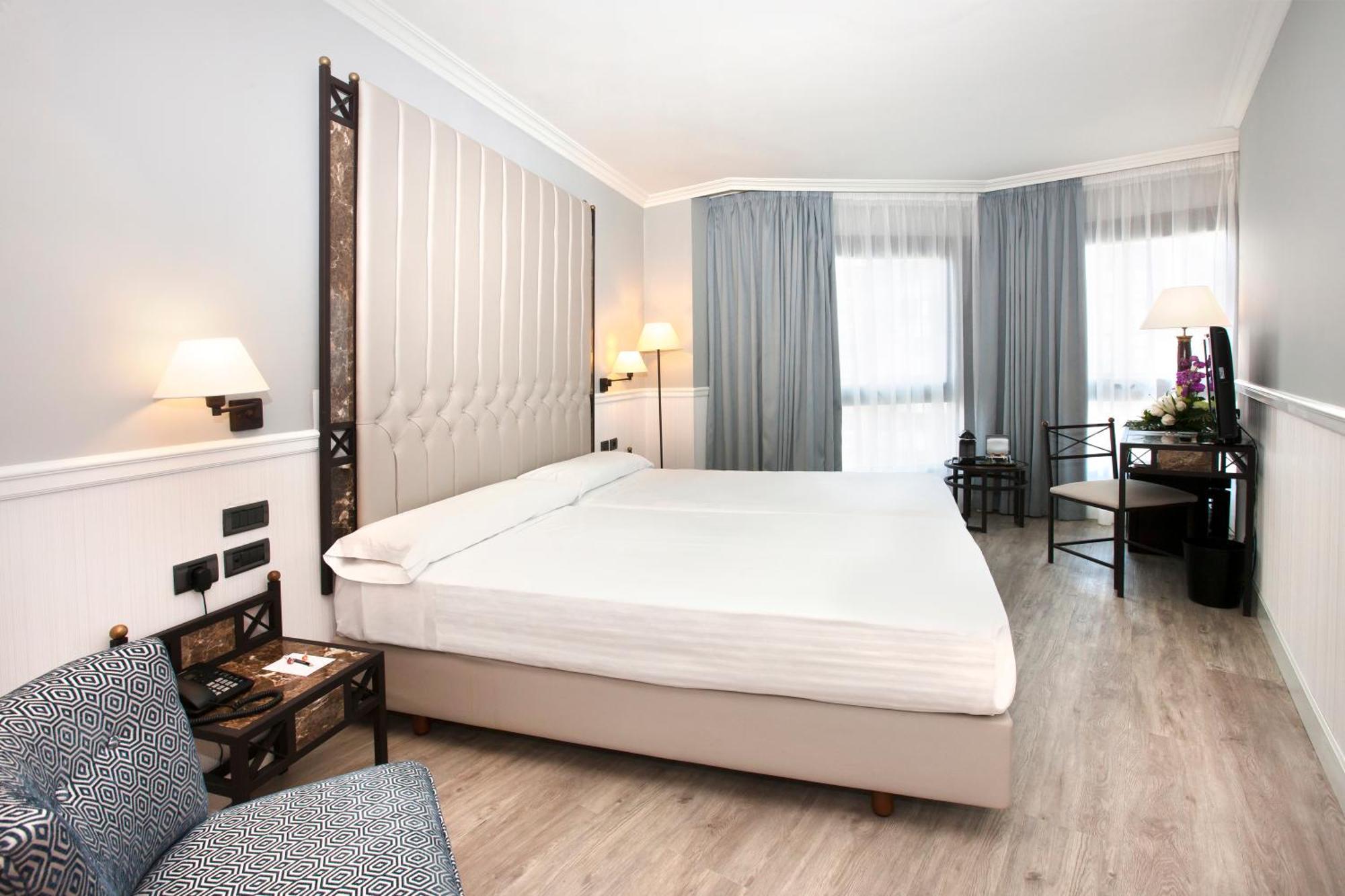 Hotel Gran Via โลโกรโญ ภายนอก รูปภาพ
