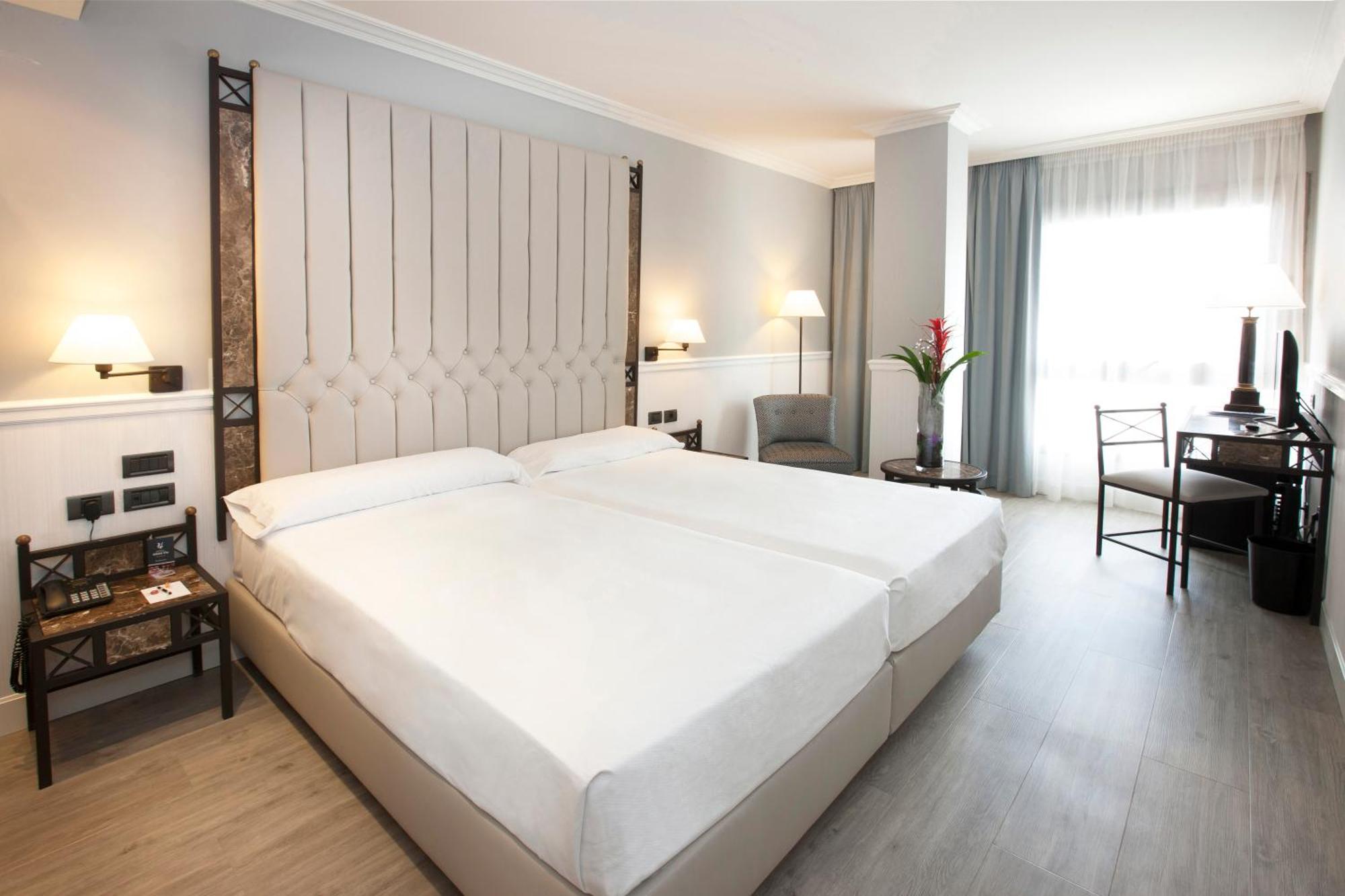Hotel Gran Via โลโกรโญ ภายนอก รูปภาพ