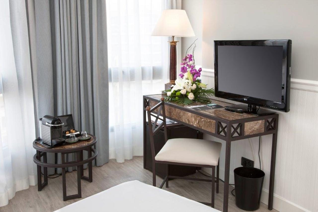 Hotel Gran Via โลโกรโญ ภายนอก รูปภาพ