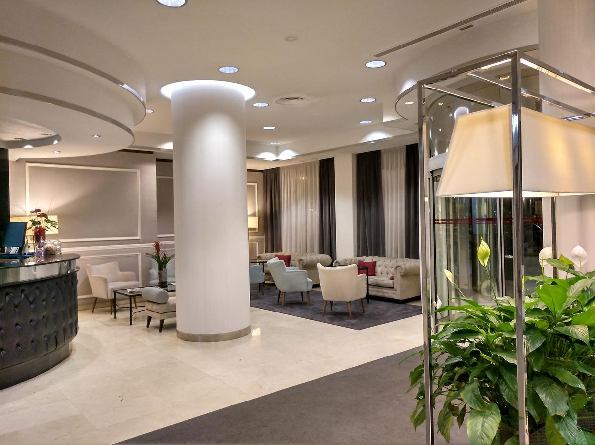 Hotel Gran Via โลโกรโญ ภายนอก รูปภาพ
